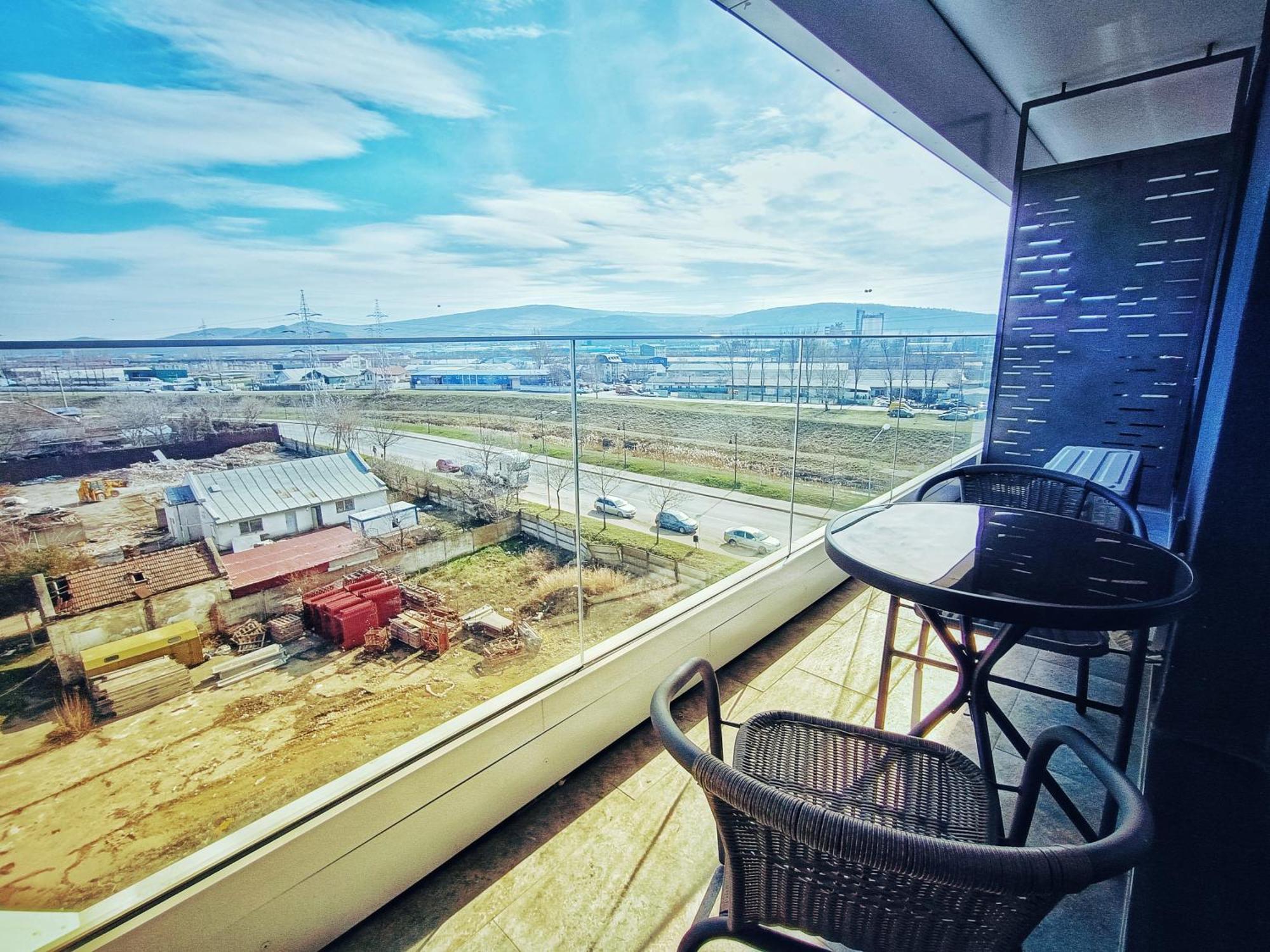 Super Apartments Near Airport With Shop & Free Parking Iasi Exterior photo